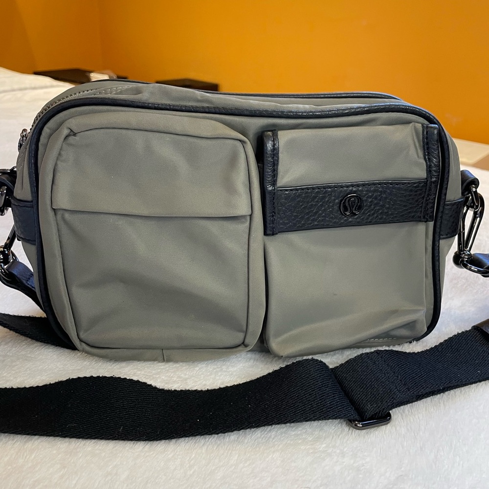 Lululemon Now and Always Hip Pack| Gray / Black